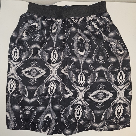 NWT | Size 6 (38-40 EUR) | BB Dakota | Ebony Grey Abstract Print Skirt - Picture 1 of 6